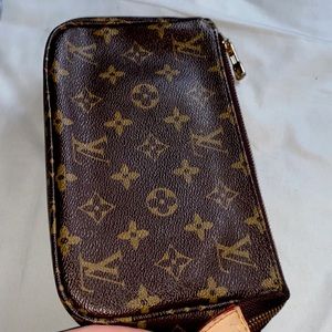 Louis Vuitton clutch/wallet